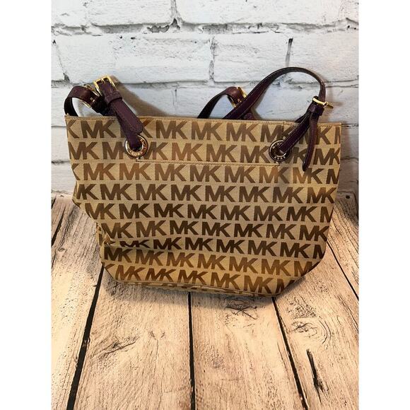 MICHAEL KORS Women's Jet Set Signature Canvas Bag - Picture 2 of 8